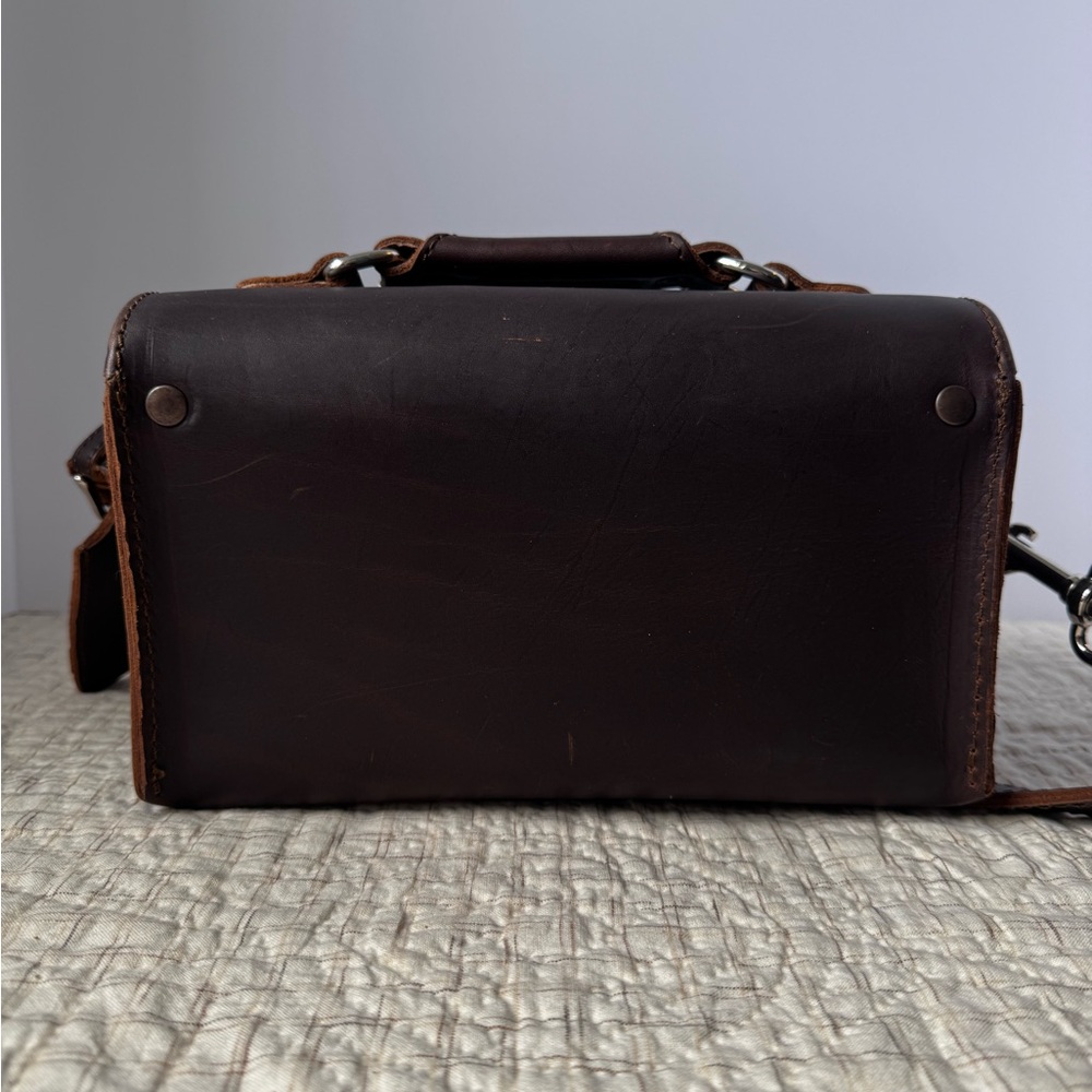 Classic Walnut Leather Messenger Bag - Picture 7 of 16
